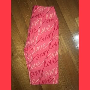 Lularoe Valentine’s Day Leggings